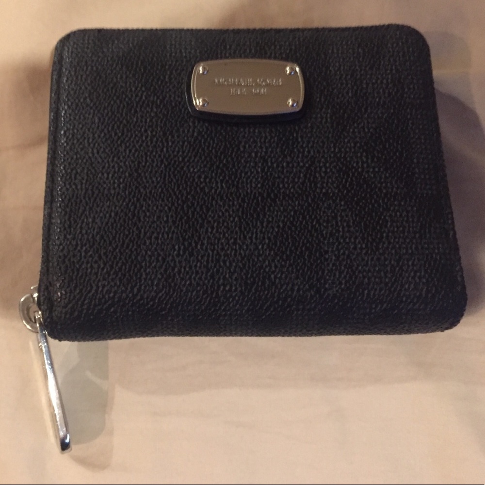 Michael Kors Wallet never used